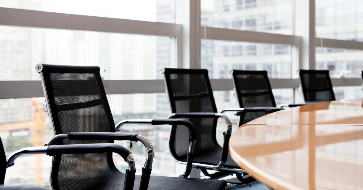 Ergonomic chairs in a meeting room | Advivo